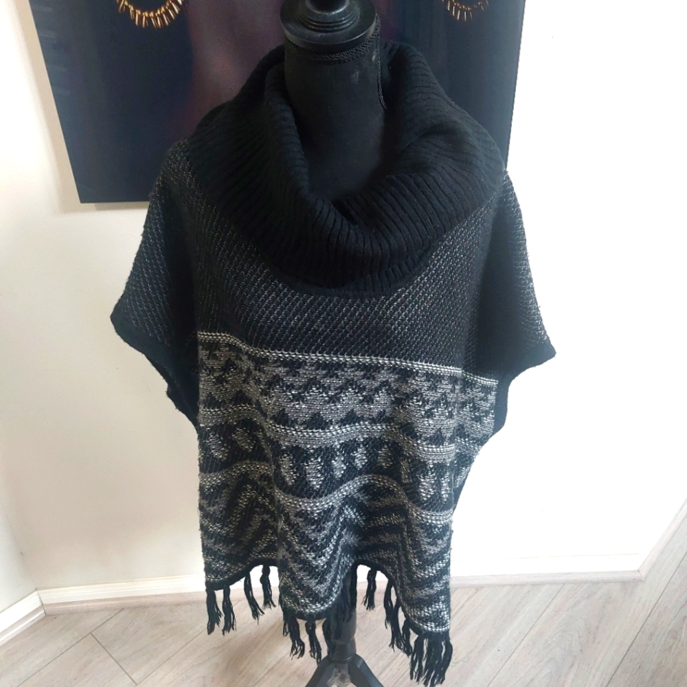 United State Sweater Black and Gray Knit Poncho with Fringe Size Small